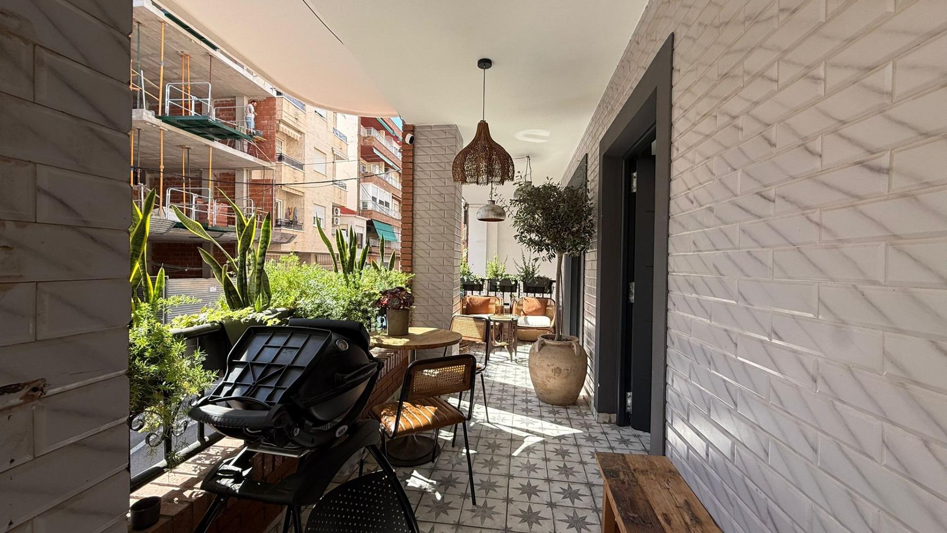For sale - 2 Bedroom 2 Bathroom Apartment in Torrevieja - Estacion De Autobuses  - Alicante