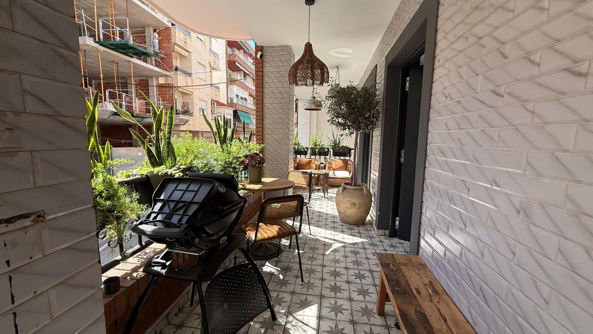 For sale - 2 Bedroom 2 Bathroom Apartment in Torrevieja - Estacion De Autobuses  - Alicante