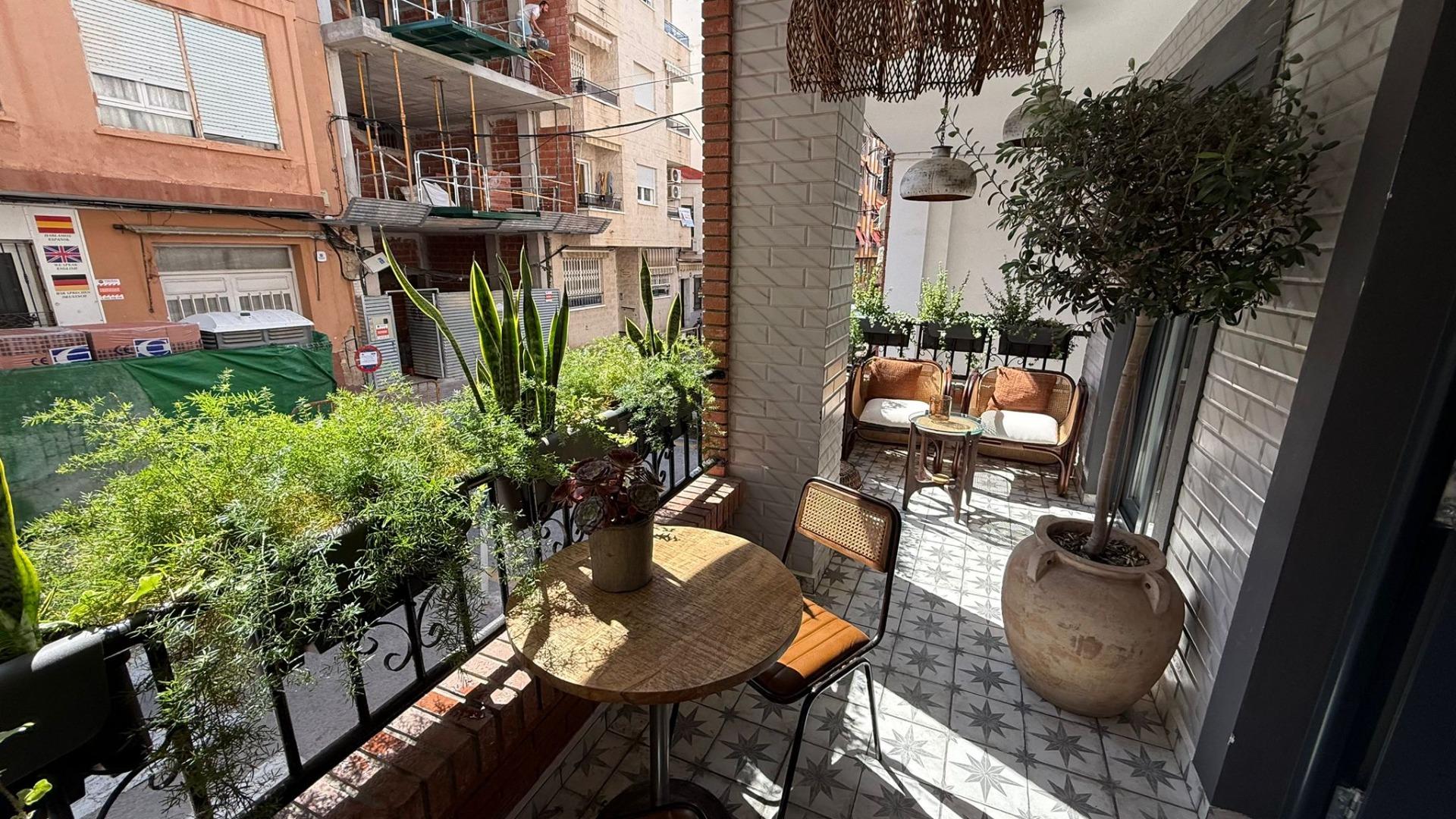 For sale - 2 Bedroom 2 Bathroom Apartment in Torrevieja - Estacion De Autobuses  - Alicante