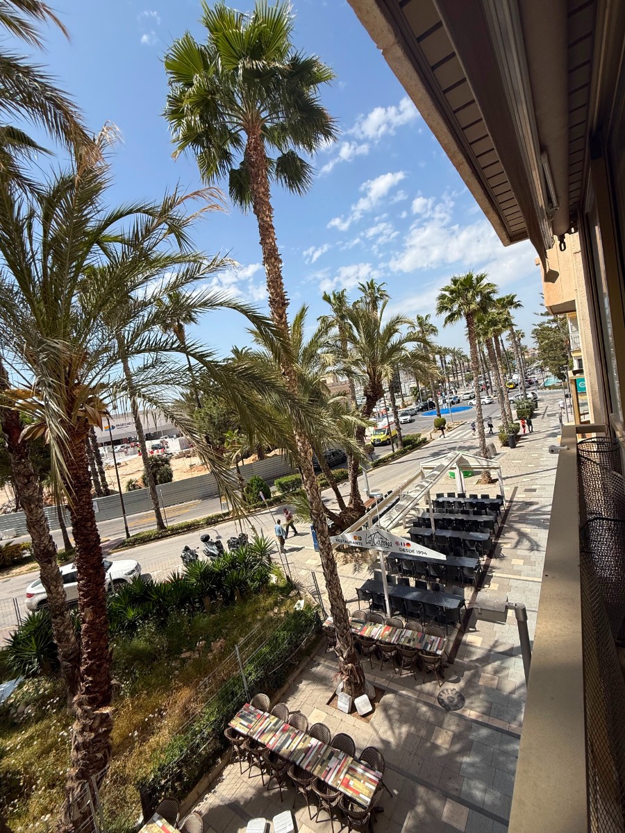 For sale - 3 Bedroom 2 Bathroom Apartment in Torrevieja - Costa Blanca  - Alicante