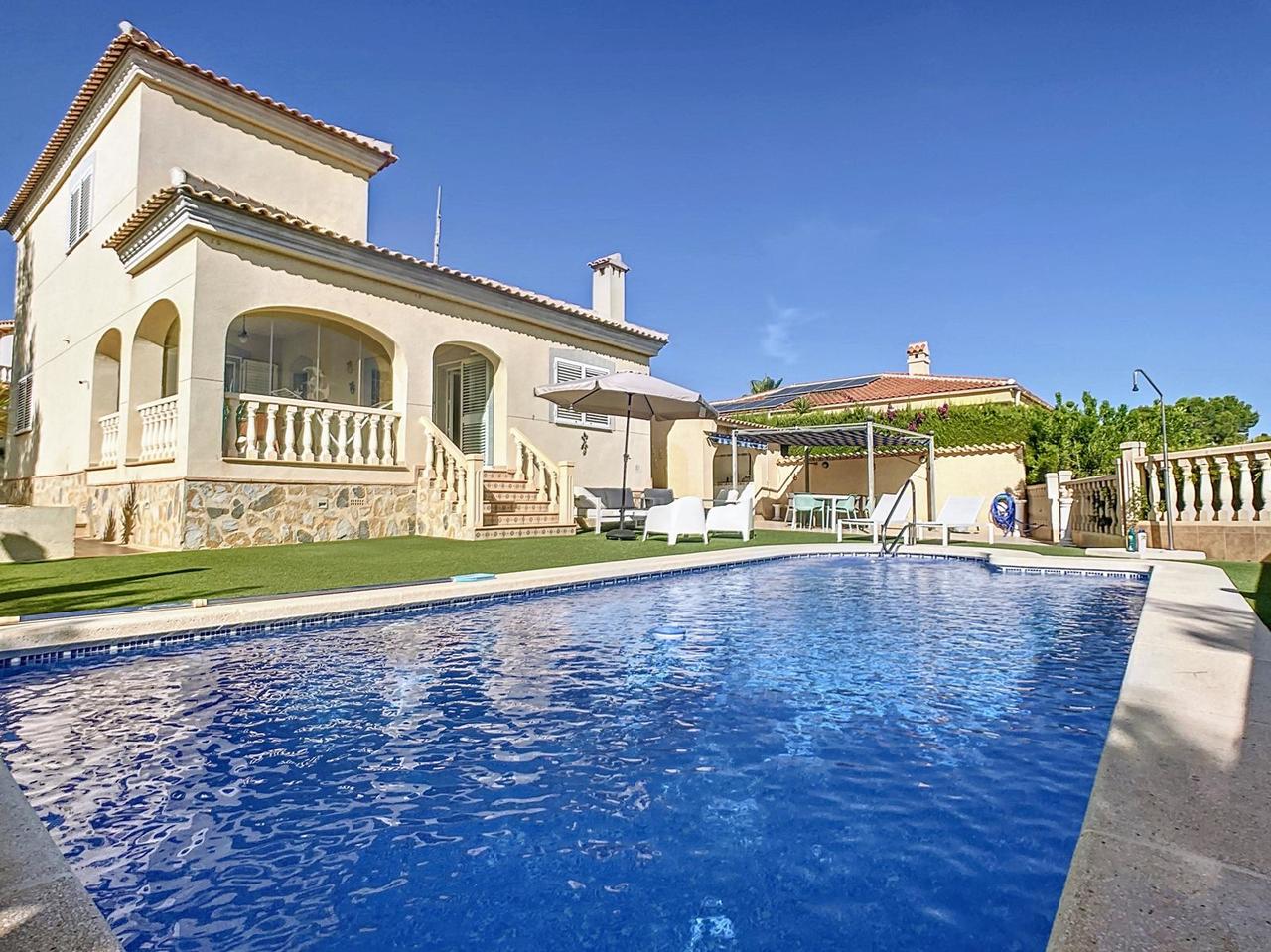 For sale - 3 Bedroom 3 Bathroom Villa in Pinar de Campoverde - Inland  - Alicante