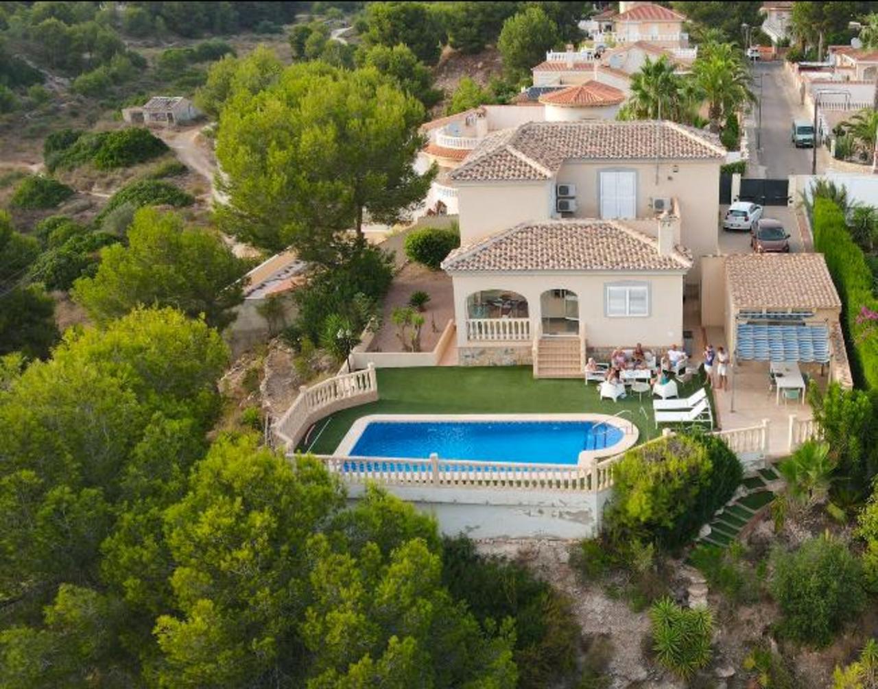 For sale - 3 Bedroom 3 Bathroom Villa in Pinar de Campoverde - Inland  - Alicante