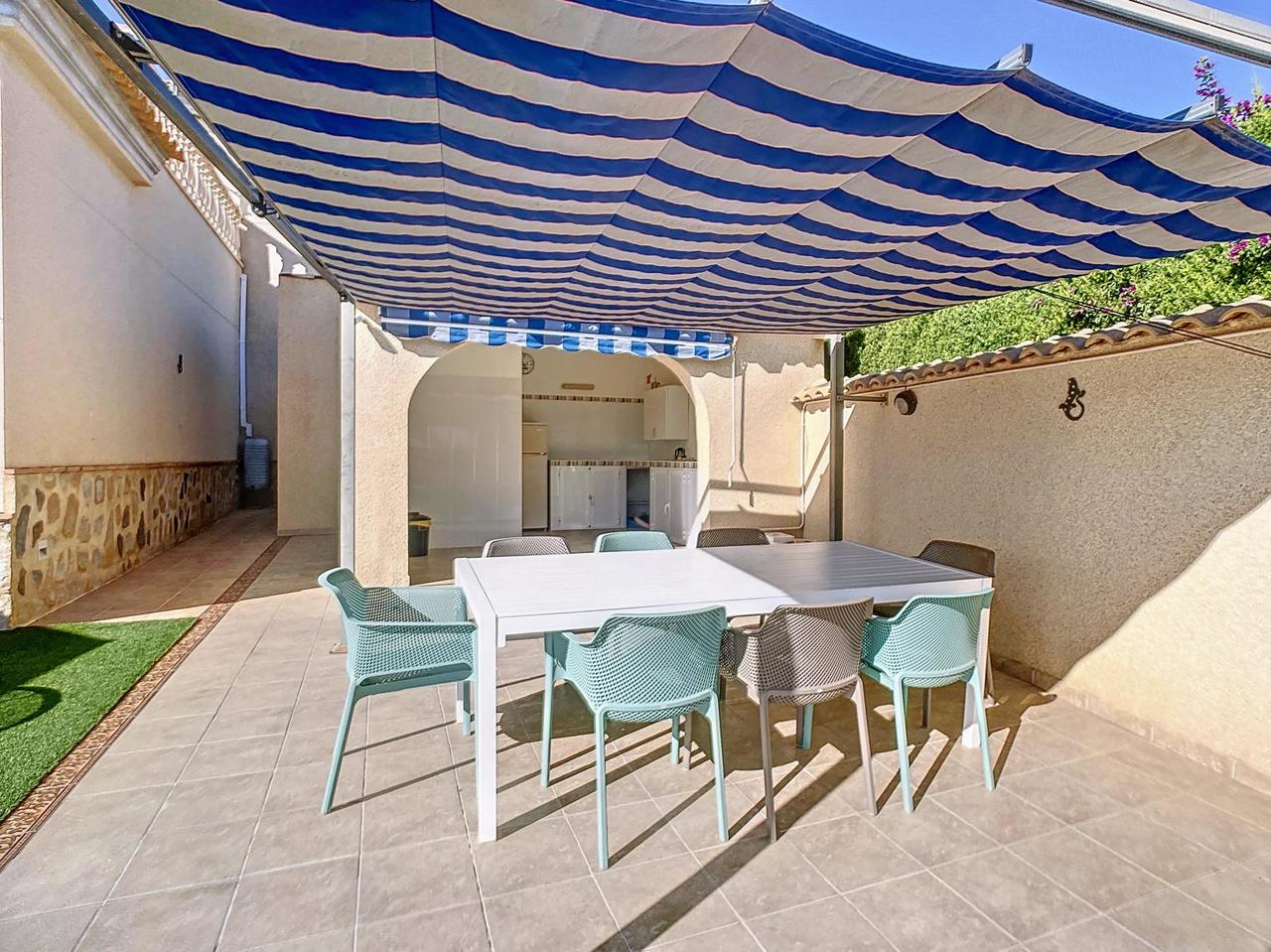 For sale - 3 Bedroom 3 Bathroom Villa in Pinar de Campoverde - Inland  - Alicante