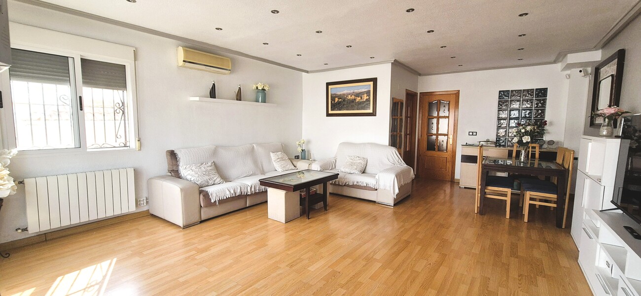 For sale - 6 Bedroom 2 Bathroom Quad House in Torrevieja - Costa Blanca  - Alicante