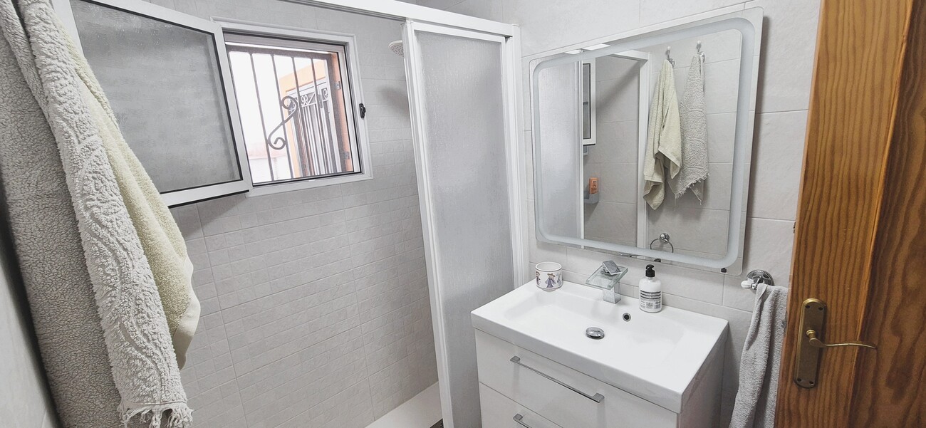 For sale - 6 Bedroom 2 Bathroom Quad House in Torrevieja - Costa Blanca  - Alicante