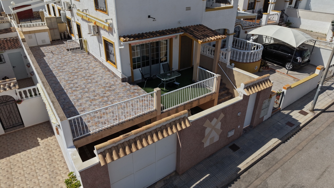 For sale - 6 Bedroom 2 Bathroom Quad House in Torrevieja - Costa Blanca  - Alicante
