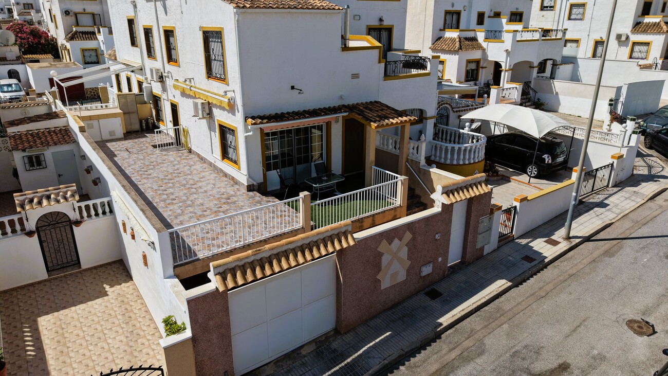For sale - 6 Bedroom 2 Bathroom Quad House in Torrevieja - Costa Blanca  - Alicante