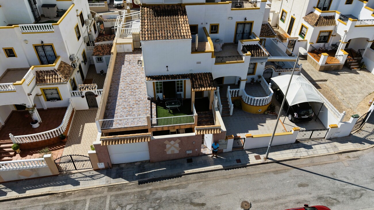 For sale - 6 Bedroom 2 Bathroom Quad House in Torrevieja - Costa Blanca  - Alicante