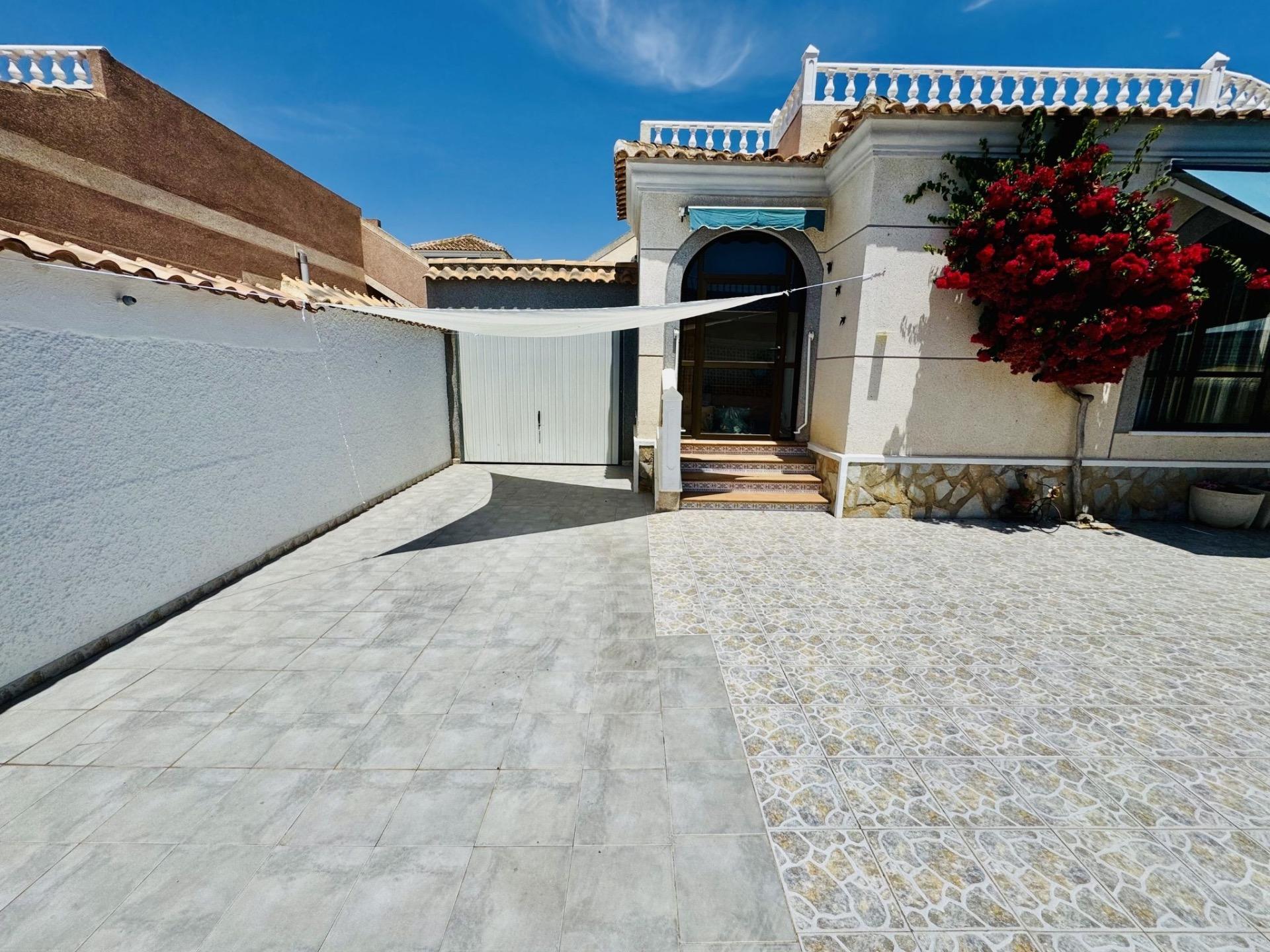 For sale - 2 Bedroom 1 Bathroom Villa in Torrevieja - La Siesta - El Salado - Torreta  - Alicante