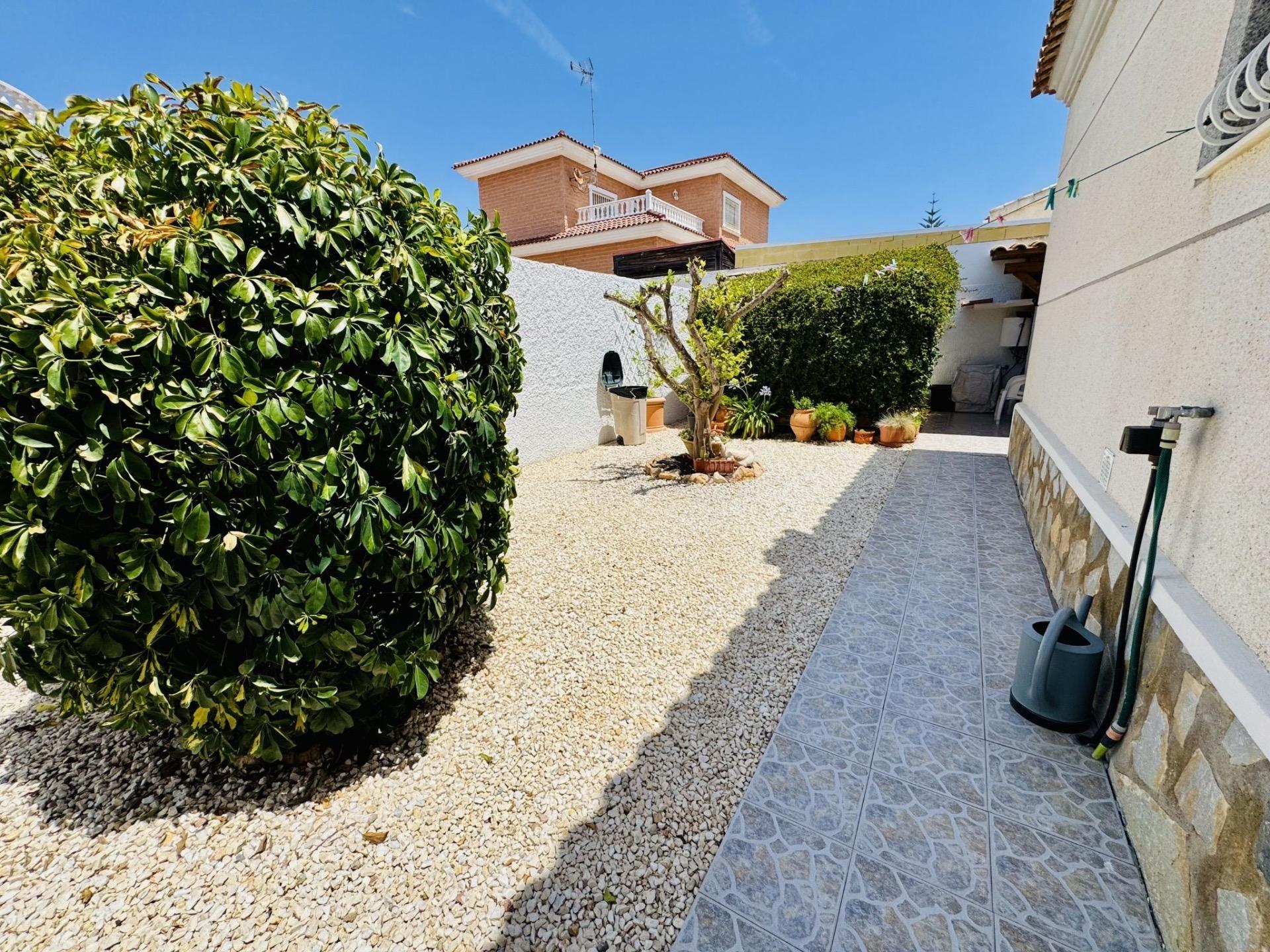 For sale - 2 Bedroom 1 Bathroom Villa in Torrevieja - La Siesta - El Salado - Torreta  - Alicante