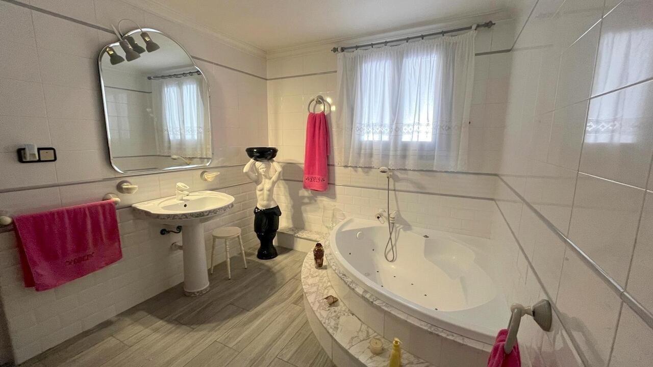 For sale - 4 Bedroom 2 Bathroom Town House in Formentera del Segura - Pueblo 5  - Alicante