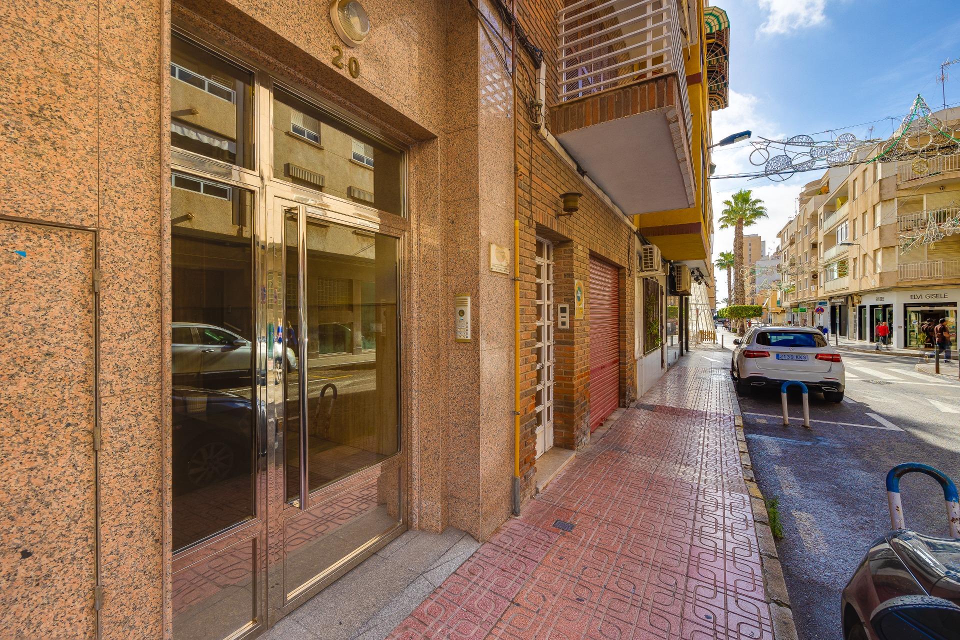 For sale - 2 Bedroom 2 Bathroom Penthouse in Torrevieja - Paseo Maritimo  - Alicante
