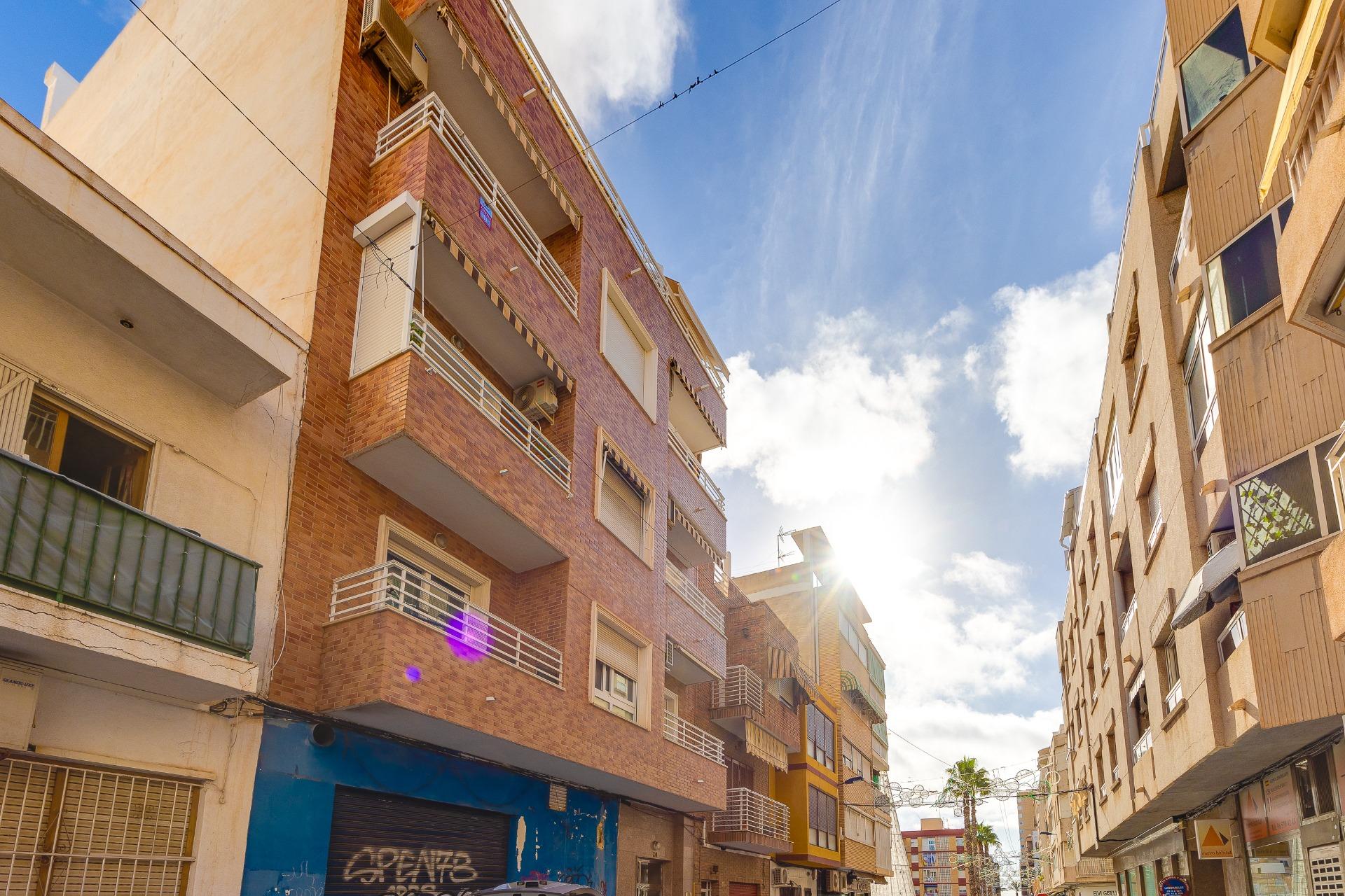 For sale - 2 Bedroom 2 Bathroom Penthouse in Torrevieja - Paseo Maritimo  - Alicante