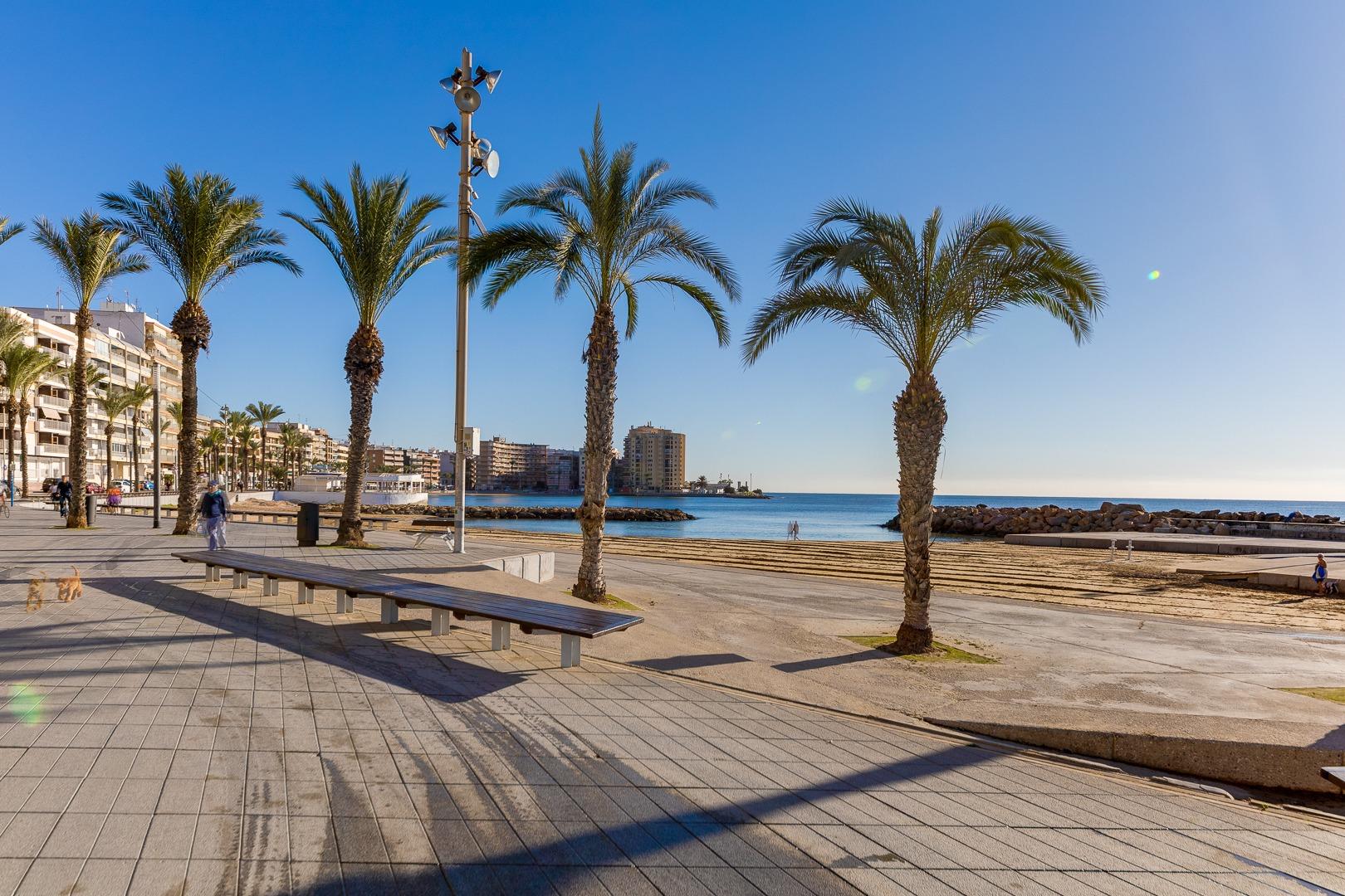 For sale - 2 Bedroom 2 Bathroom Penthouse in Torrevieja - Paseo Maritimo  - Alicante