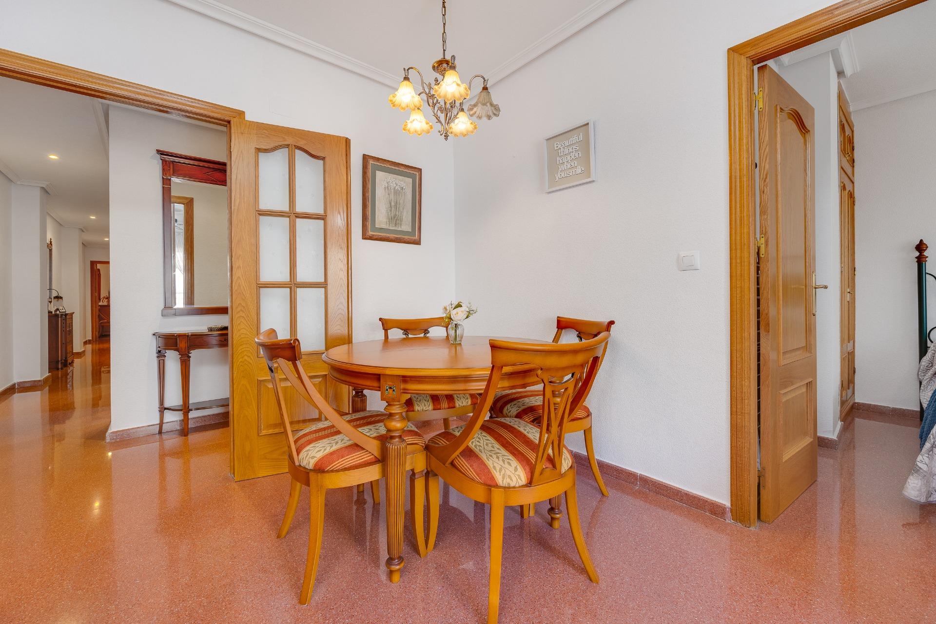 For sale - 2 Bedroom 2 Bathroom Penthouse in Torrevieja - Paseo Maritimo  - Alicante