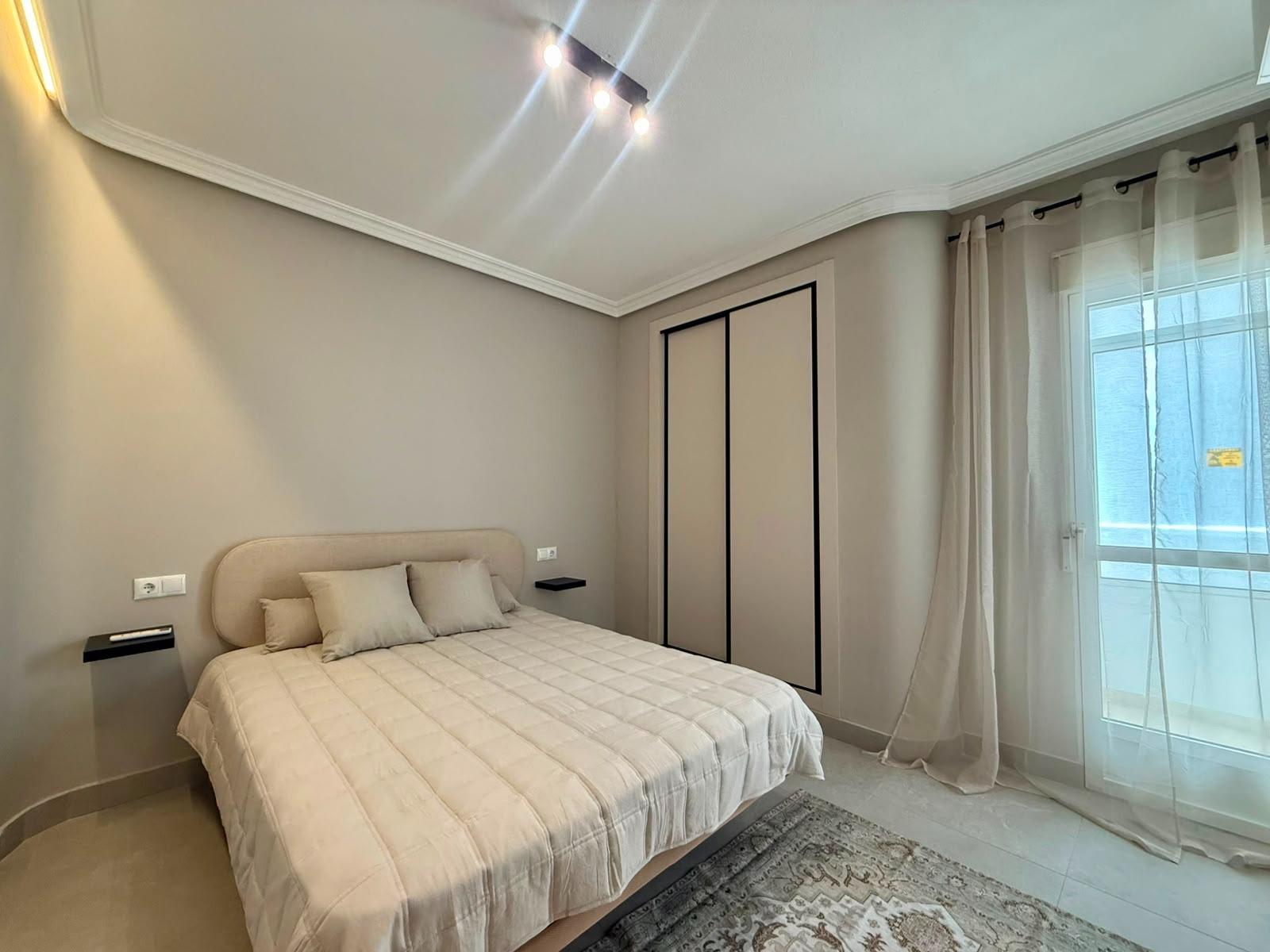 For sale - 2 Bedroom 1 Bathroom Apartment in Torrevieja - Playa Del Cura  - Alicante