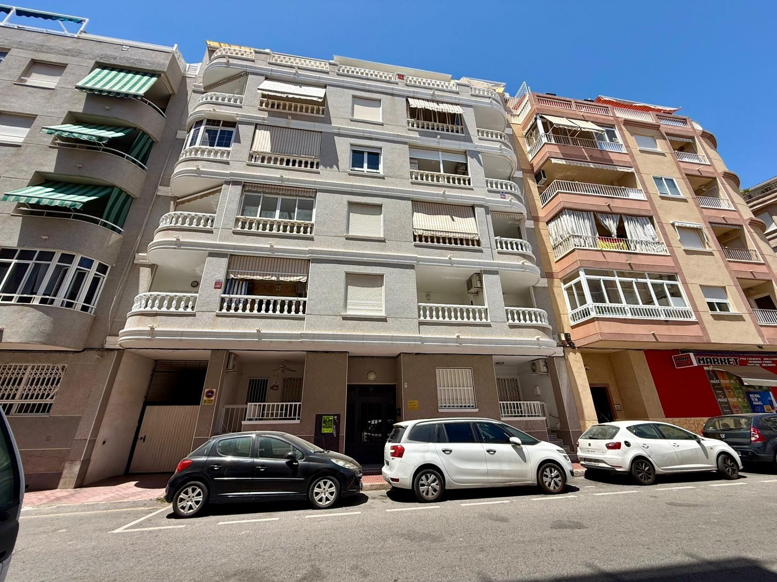 For sale - 2 Bedroom 1 Bathroom Apartment in Torrevieja - Playa Del Cura  - Alicante