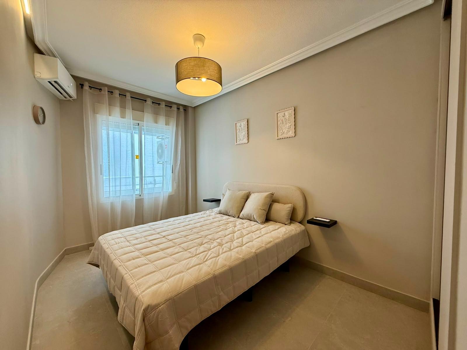For sale - 2 Bedroom 1 Bathroom Apartment in Torrevieja - Playa Del Cura  - Alicante