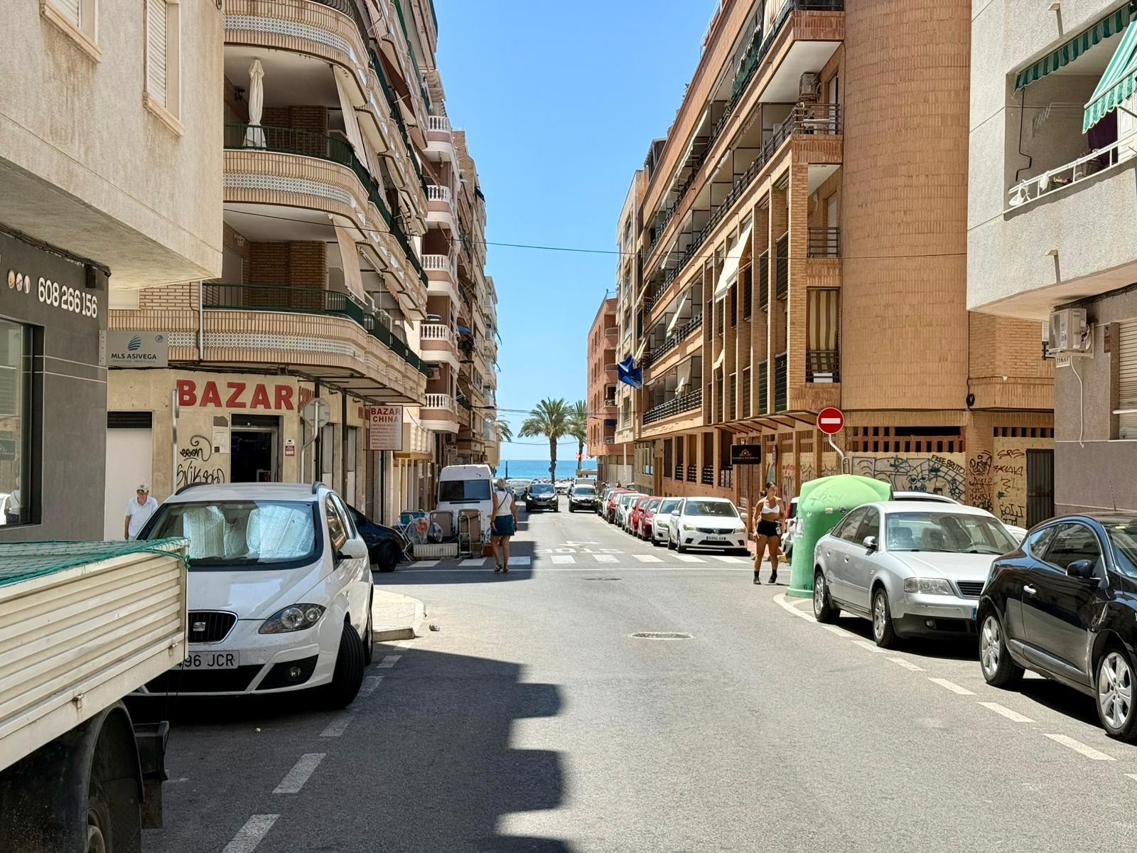 For sale - 2 Bedroom 1 Bathroom Apartment in Torrevieja - Playa Del Cura  - Alicante