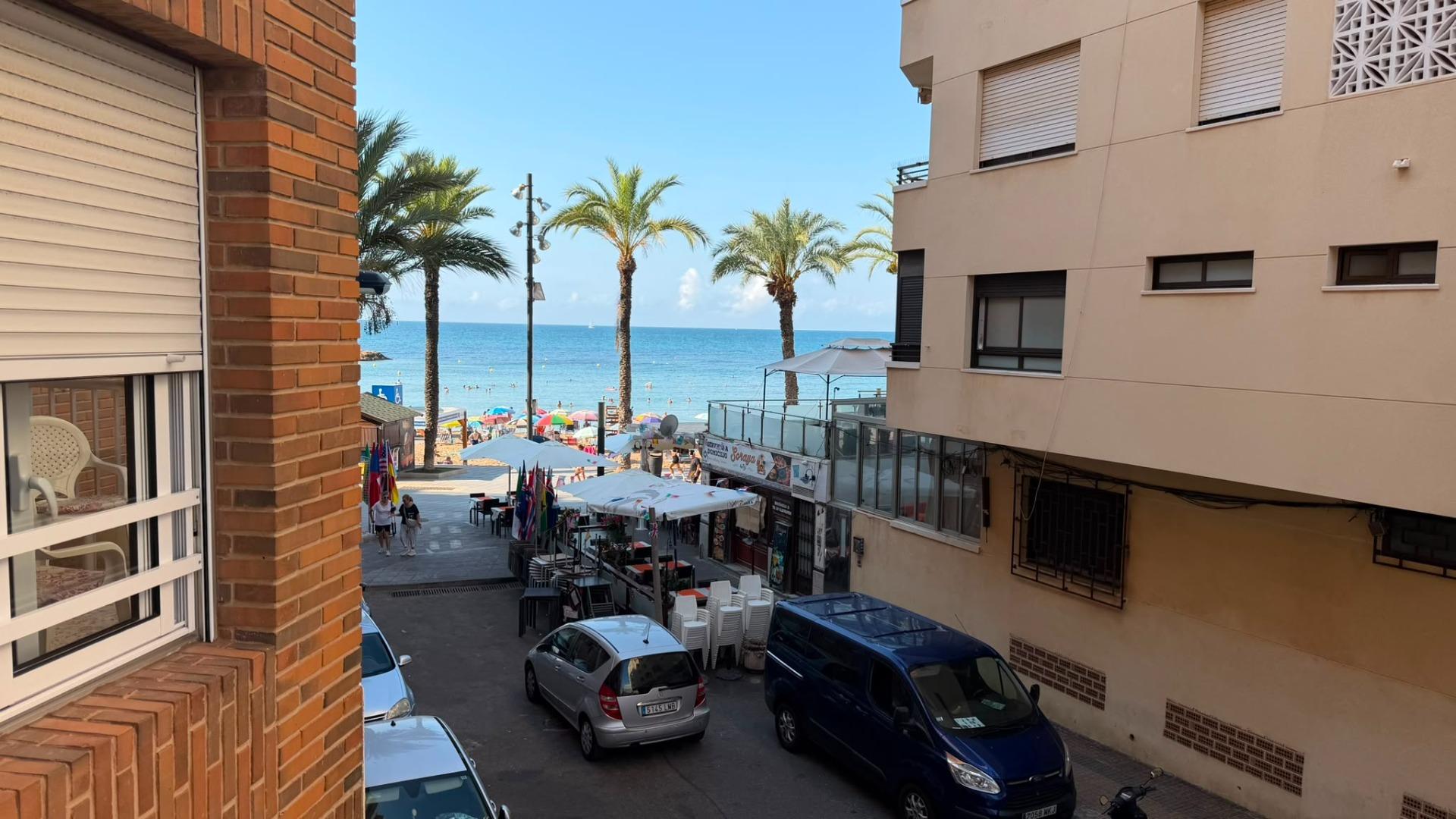 For sale - 3 Bedroom 2 Bathroom Apartment in Torrevieja - Playa Del Cura  - Alicante