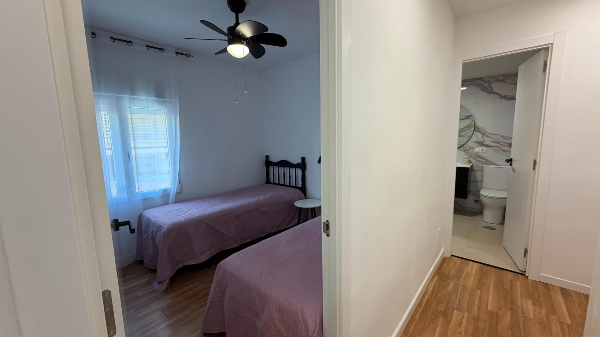 For sale - 3 Bedroom 2 Bathroom Apartment in Torrevieja - Playa Del Cura  - Alicante