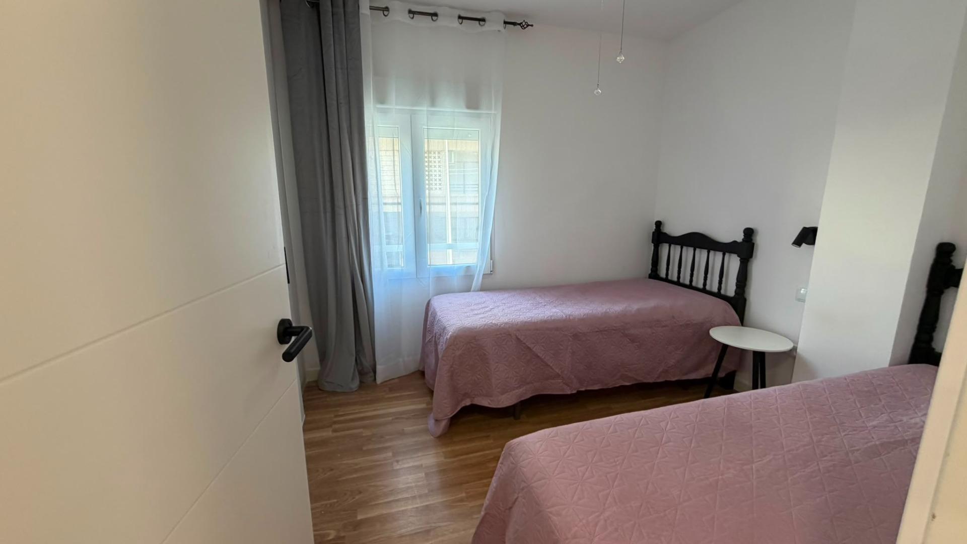 For sale - 3 Bedroom 2 Bathroom Apartment in Torrevieja - Playa Del Cura  - Alicante