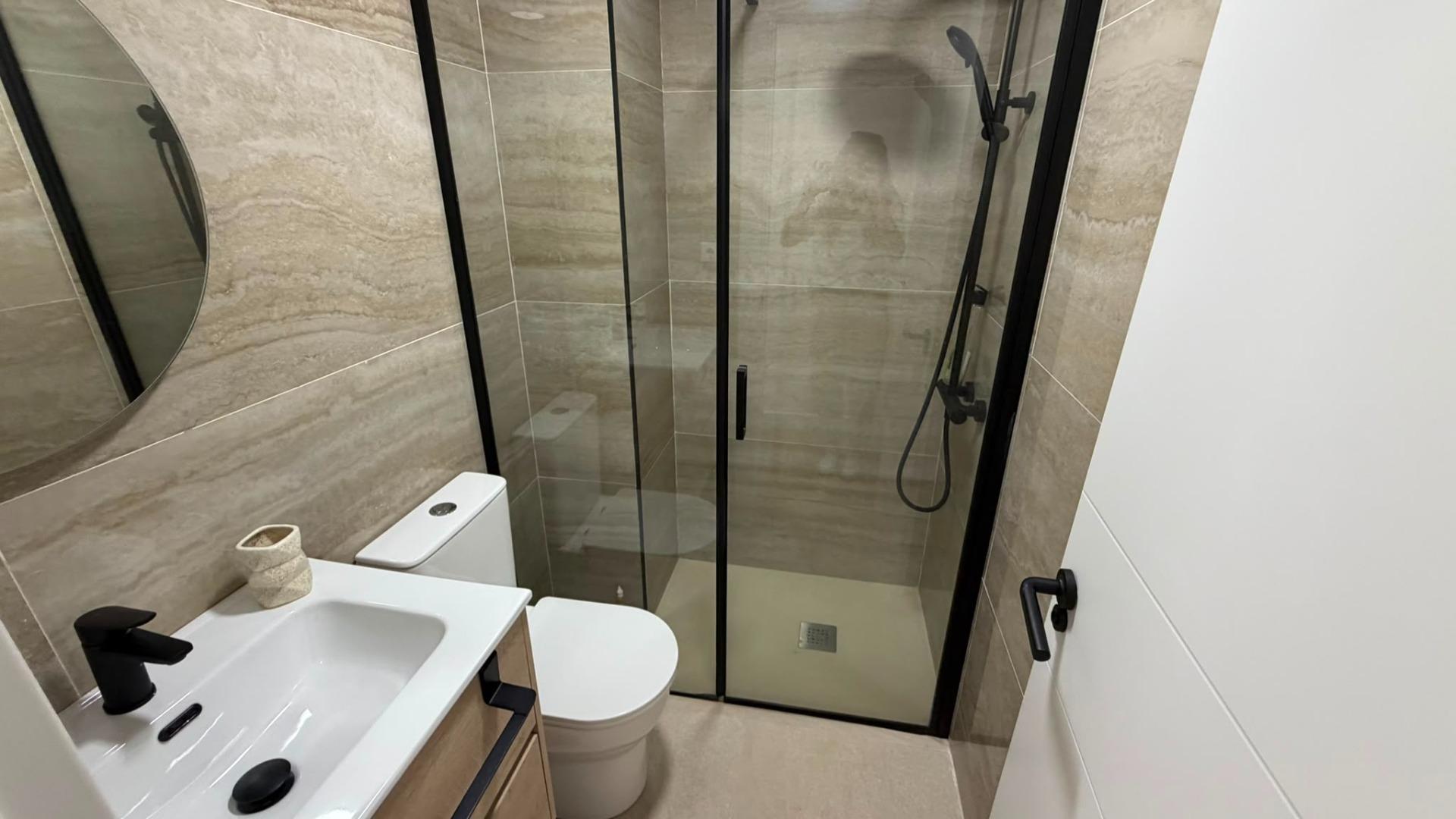 For sale - 3 Bedroom 2 Bathroom Apartment in Torrevieja - Playa Del Cura  - Alicante