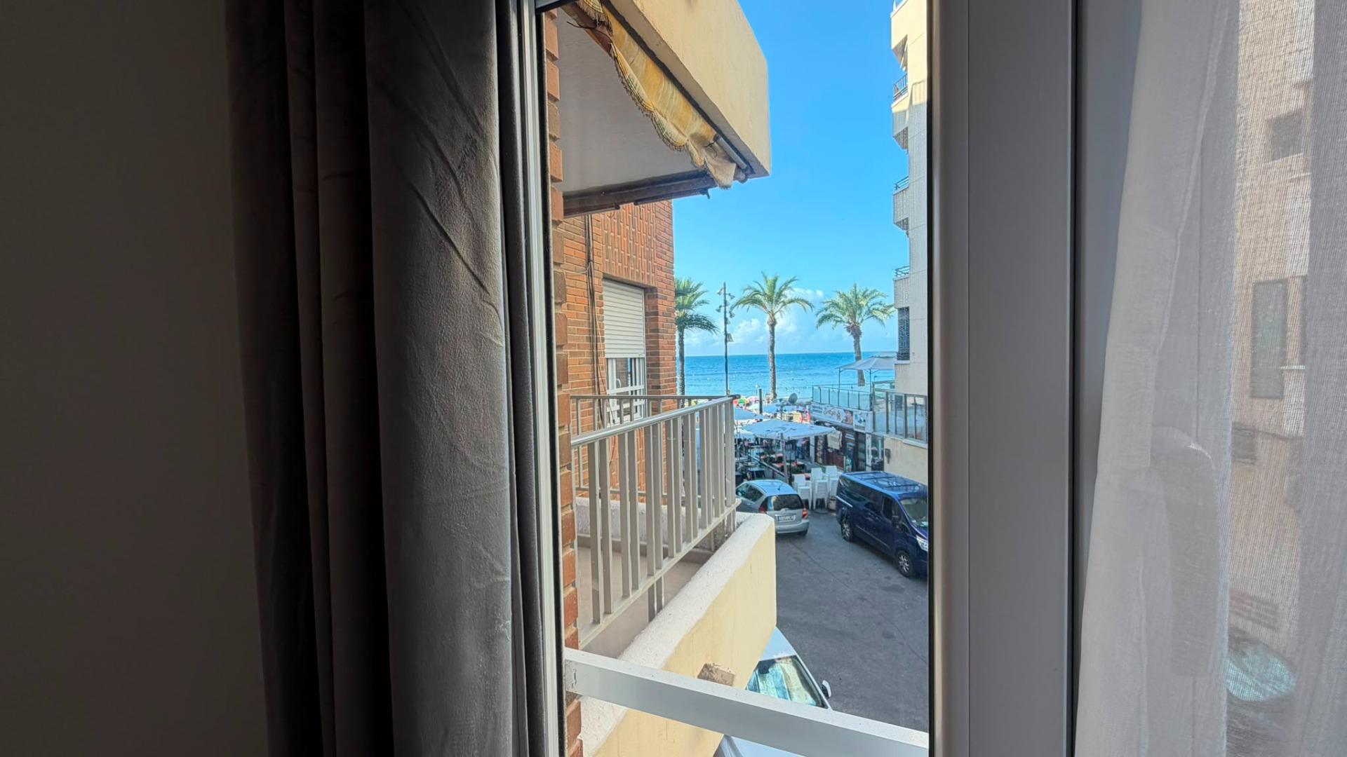 For sale - 3 Bedroom 2 Bathroom Apartment in Torrevieja - Playa Del Cura  - Alicante