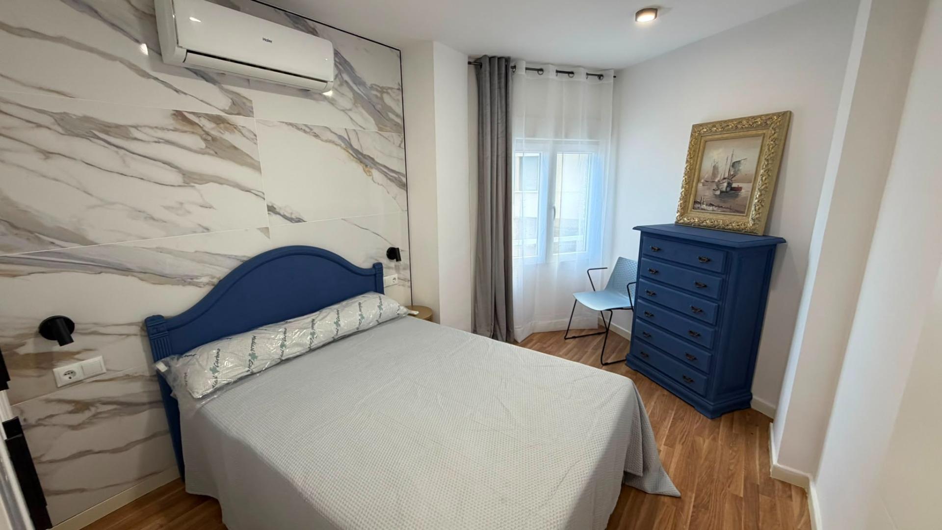 For sale - 3 Bedroom 2 Bathroom Apartment in Torrevieja - Playa Del Cura  - Alicante