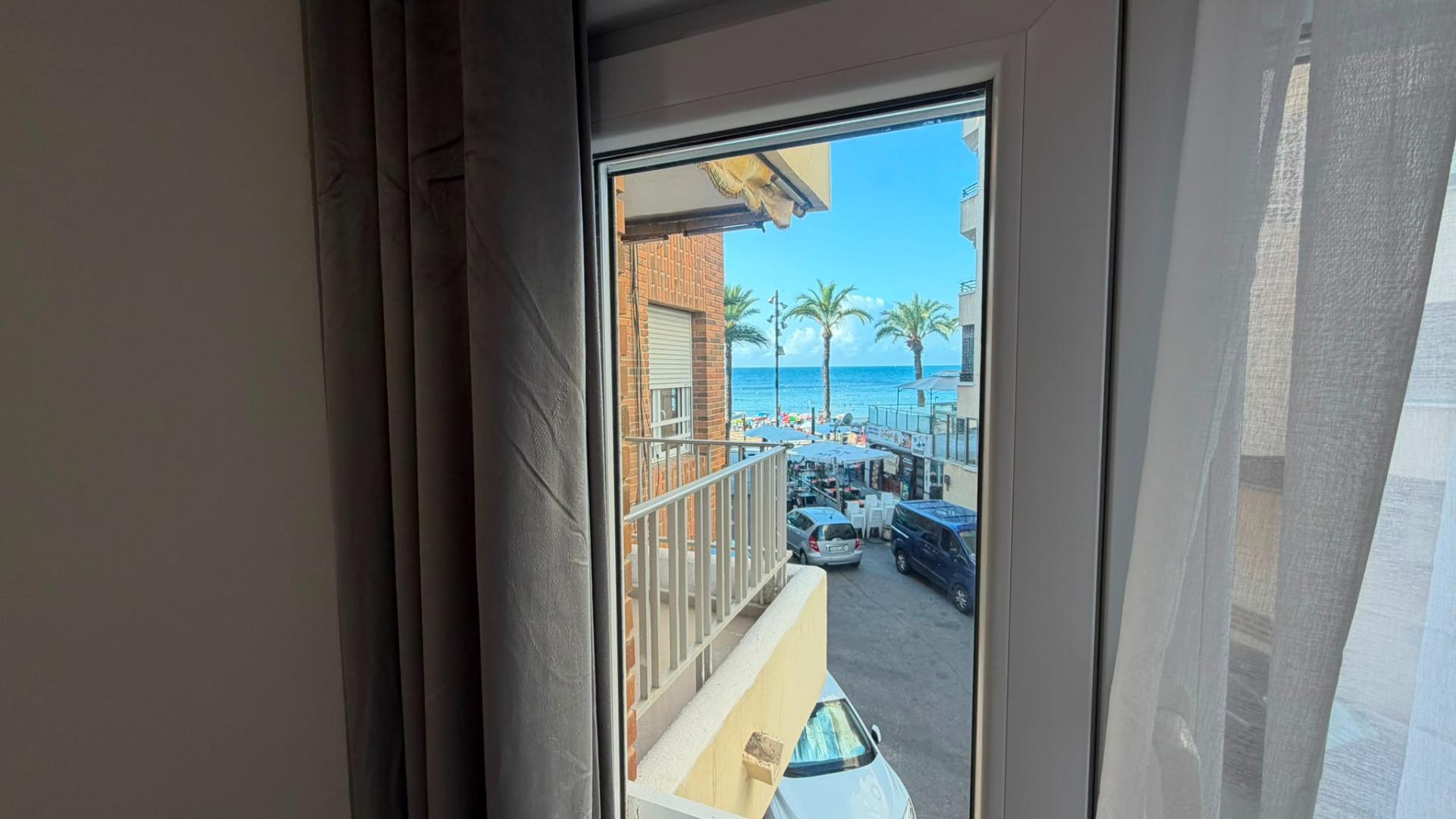 For sale - 3 Bedroom 2 Bathroom Apartment in Torrevieja - Playa Del Cura  - Alicante