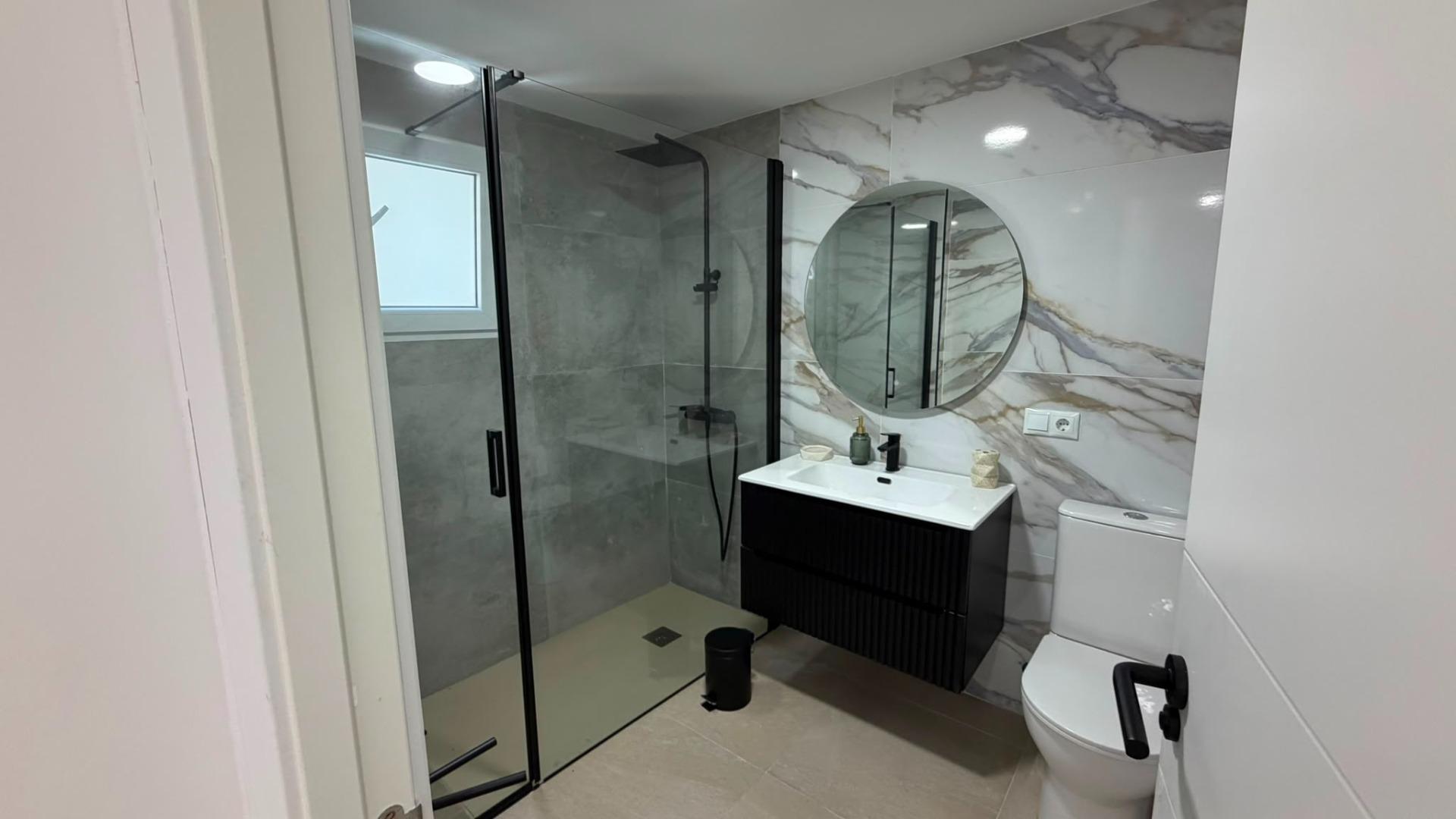 For sale - 3 Bedroom 2 Bathroom Apartment in Torrevieja - Playa Del Cura  - Alicante