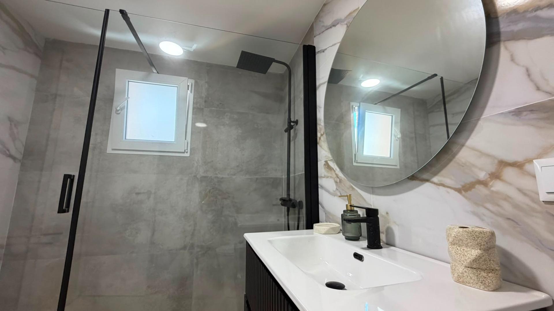 For sale - 3 Bedroom 2 Bathroom Apartment in Torrevieja - Playa Del Cura  - Alicante
