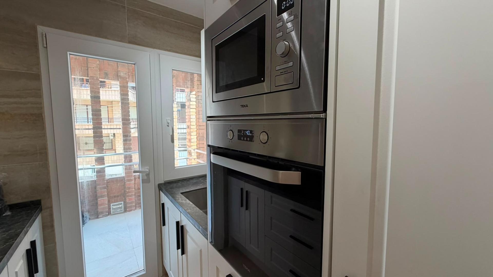 For sale - 3 Bedroom 2 Bathroom Apartment in Torrevieja - Playa Del Cura  - Alicante