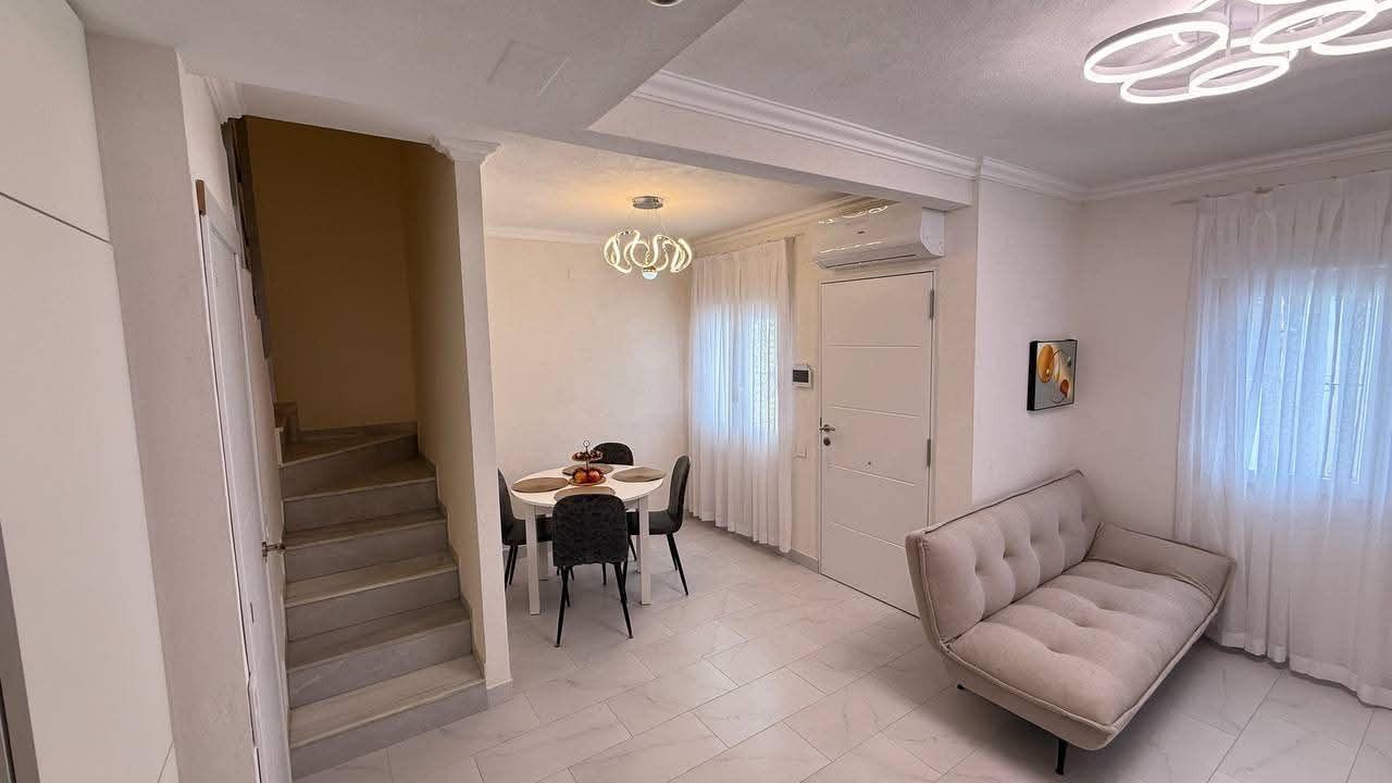 For sale - 3 Bedroom 2 Bathroom Town House in Torrevieja - Calas Blanca  - Alicante