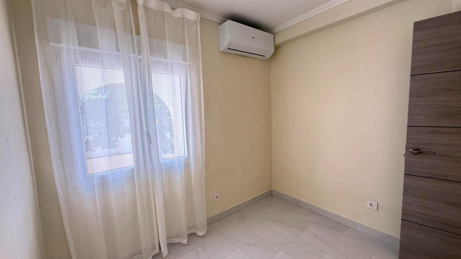 For sale - 3 Bedroom 2 Bathroom Town House in Torrevieja - Calas Blanca  - Alicante