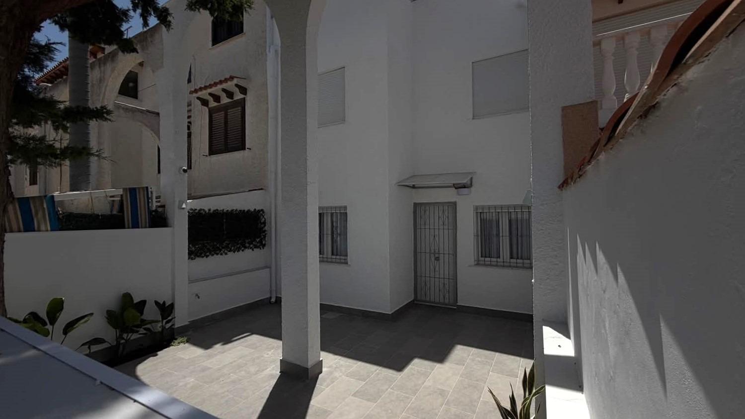 For sale - 3 Bedroom 2 Bathroom Town House in Torrevieja - Calas Blanca  - Alicante