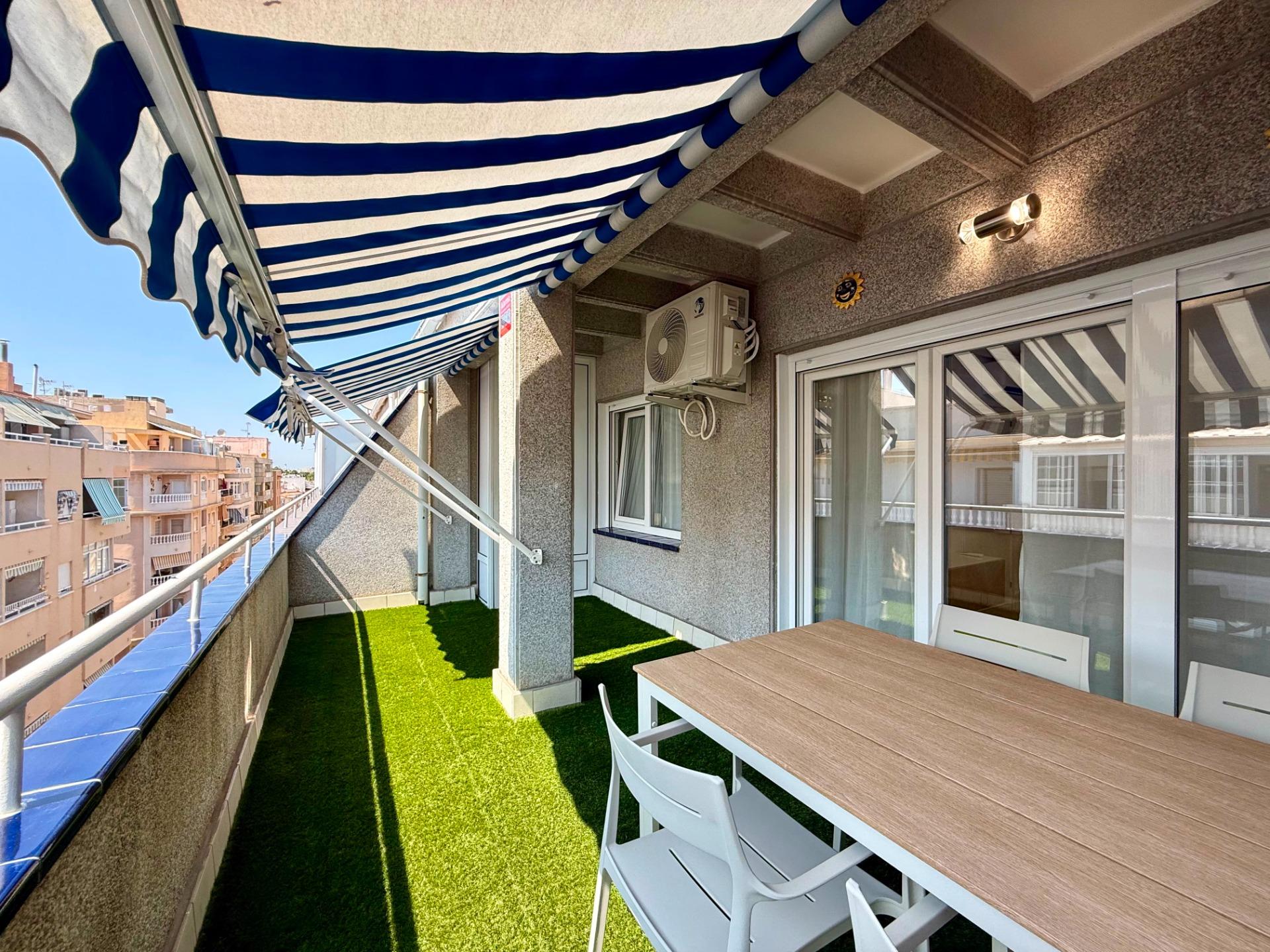 For sale - 2 Bedroom 1 Bathroom Penthouse in Torrevieja - Habaneras  - Alicante