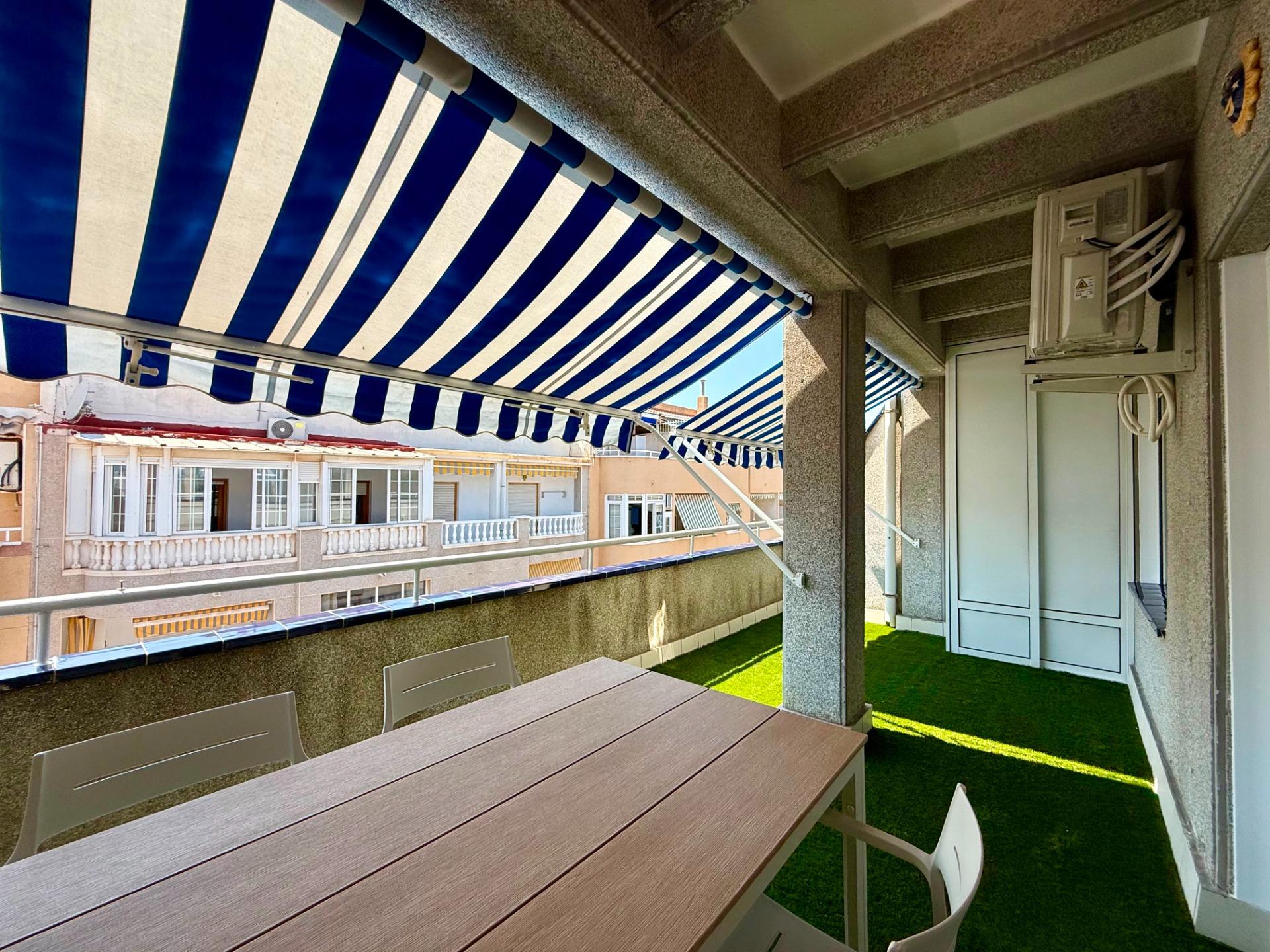 For sale - 2 Bedroom 1 Bathroom Penthouse in Torrevieja - Habaneras  - Alicante