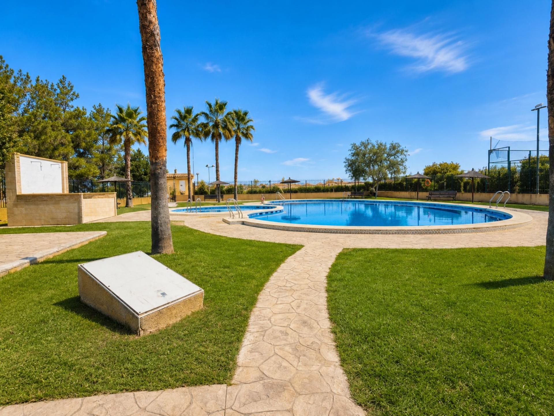 For sale - 6 Bedroom 2 Bathroom Town House in Orihuela Costa - Los Altos  - Alicante