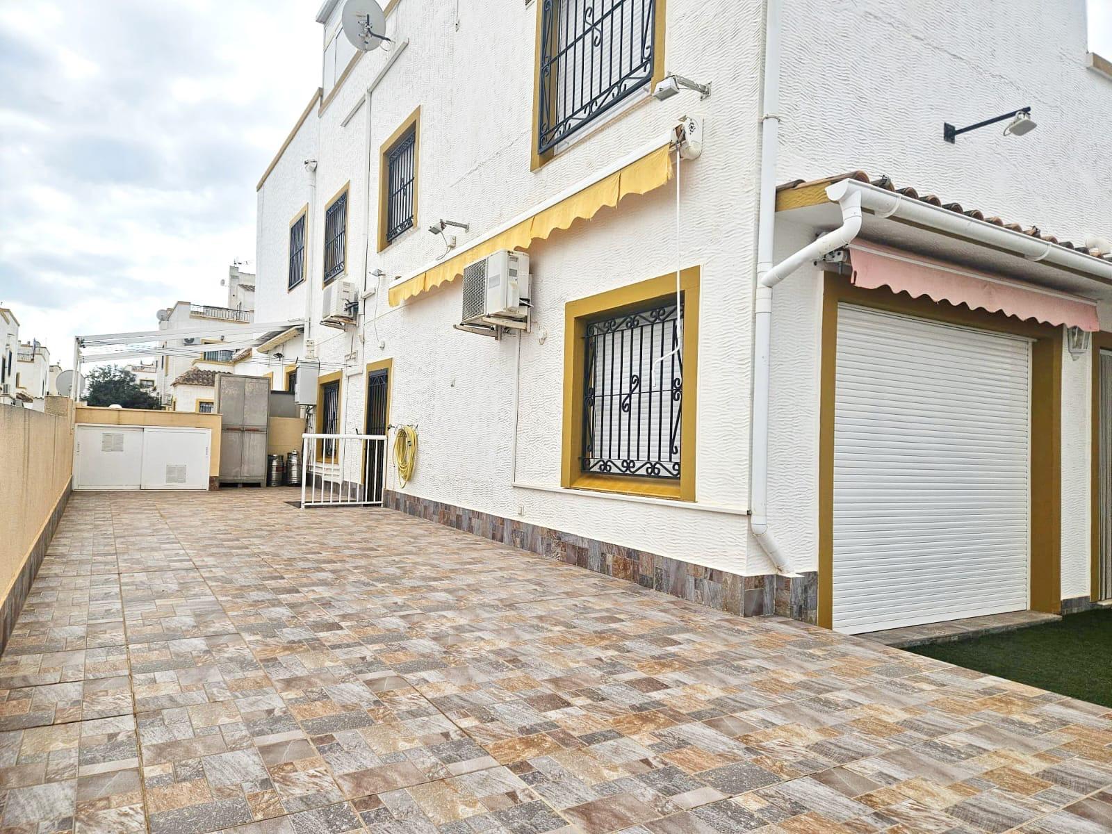 For sale - 6 Bedroom 2 Bathroom Town House in Orihuela Costa - Los Altos  - Alicante