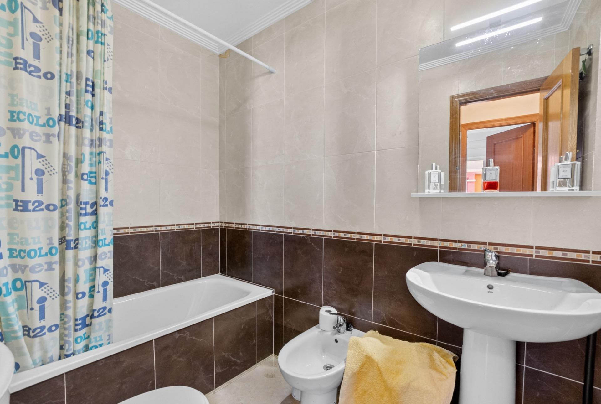 For sale - 2 Bedroom 1 Bathroom Penthouse in Torrevieja - Torreblanca  - Alicante