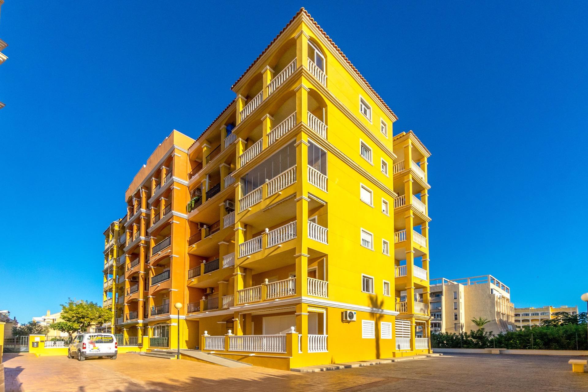 For sale - 2 Bedroom 1 Bathroom Penthouse in Torrevieja - Torreblanca  - Alicante