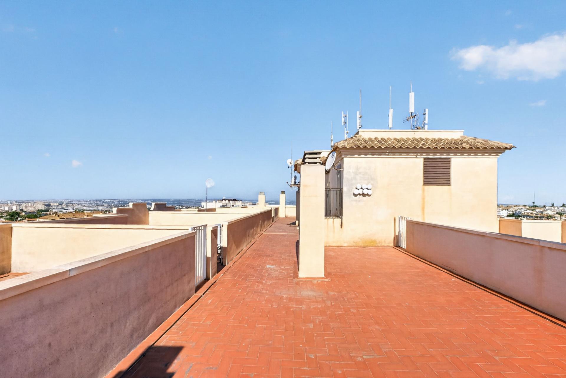 For sale - 2 Bedroom 1 Bathroom Penthouse in Torrevieja - Torreblanca  - Alicante