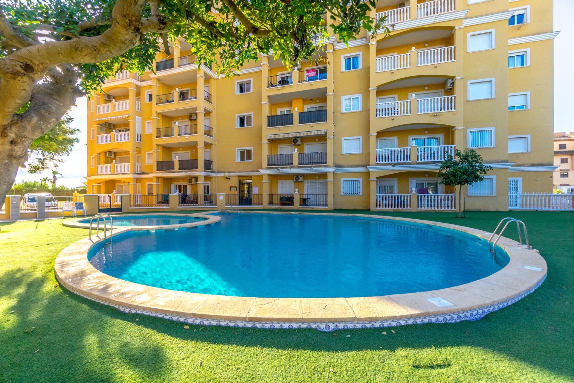For sale - 2 Bedroom 1 Bathroom Penthouse in Torrevieja - Torreblanca  - Alicante