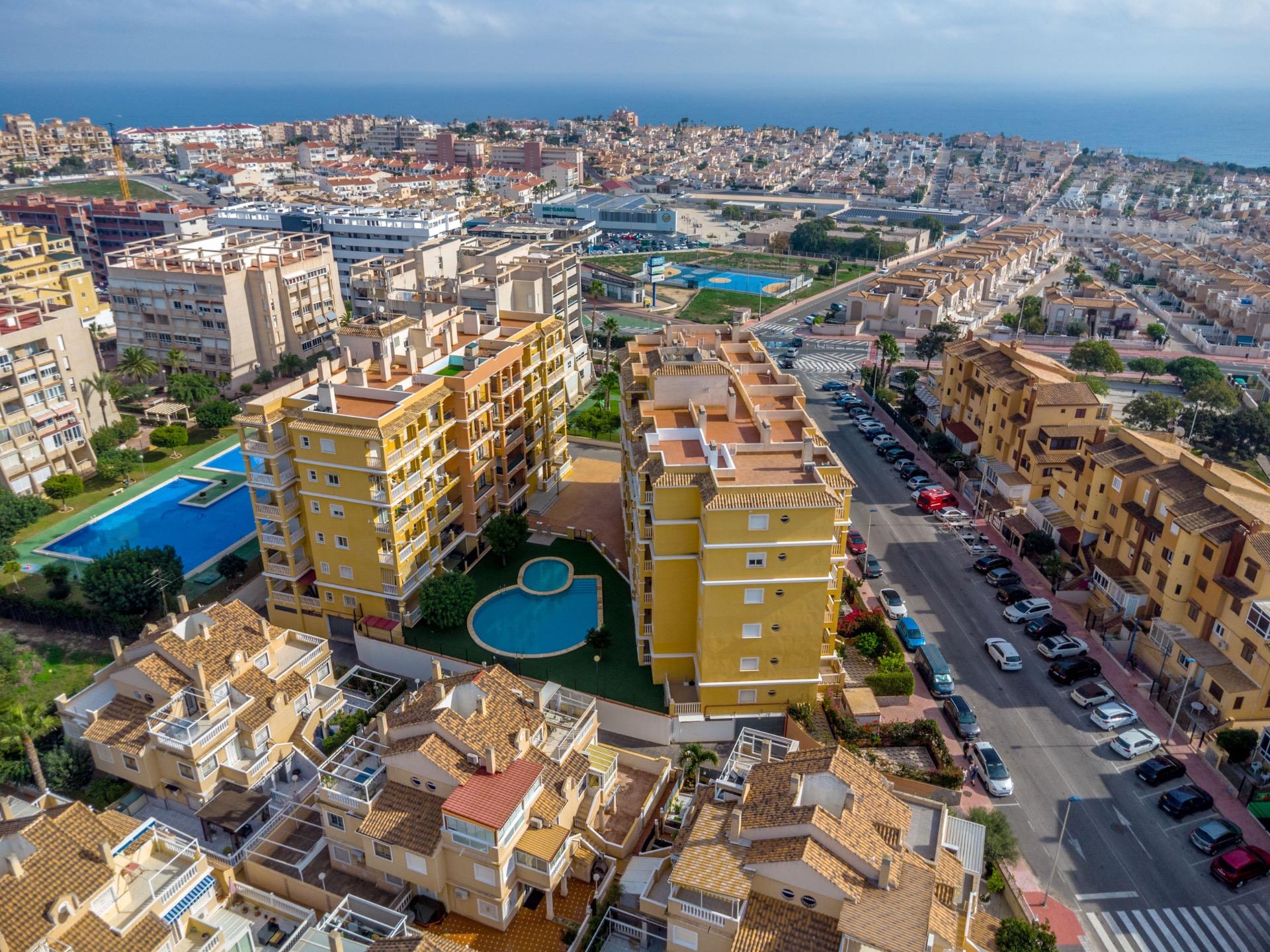 For sale - 2 Bedroom 1 Bathroom Penthouse in Torrevieja - Torreblanca  - Alicante