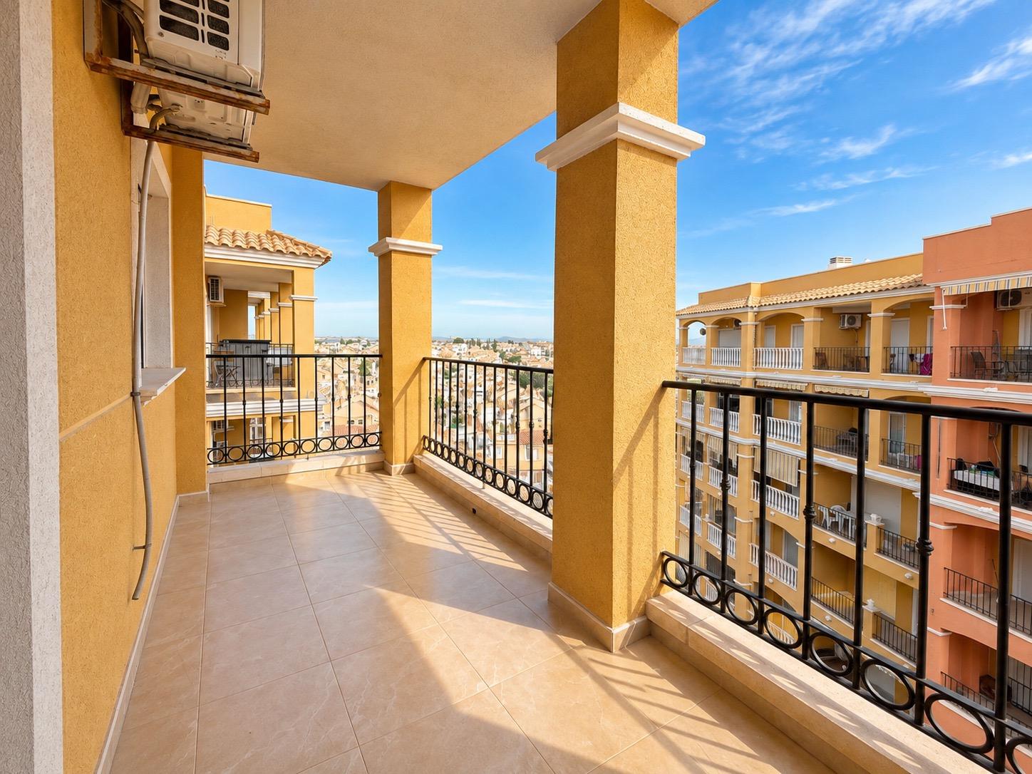 For sale - 2 Bedroom 1 Bathroom Penthouse in Torrevieja - Torreblanca  - Alicante