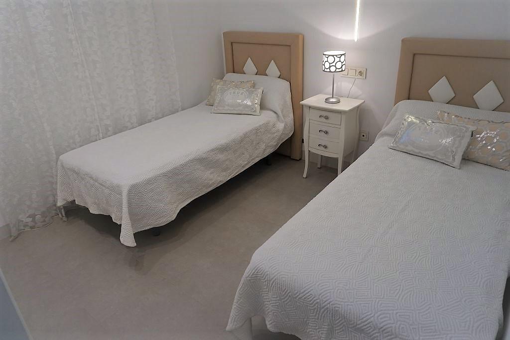 For sale - 3 Bedroom 3 Bathroom Villa in Villamartin - Costa Blanca  - Alicante