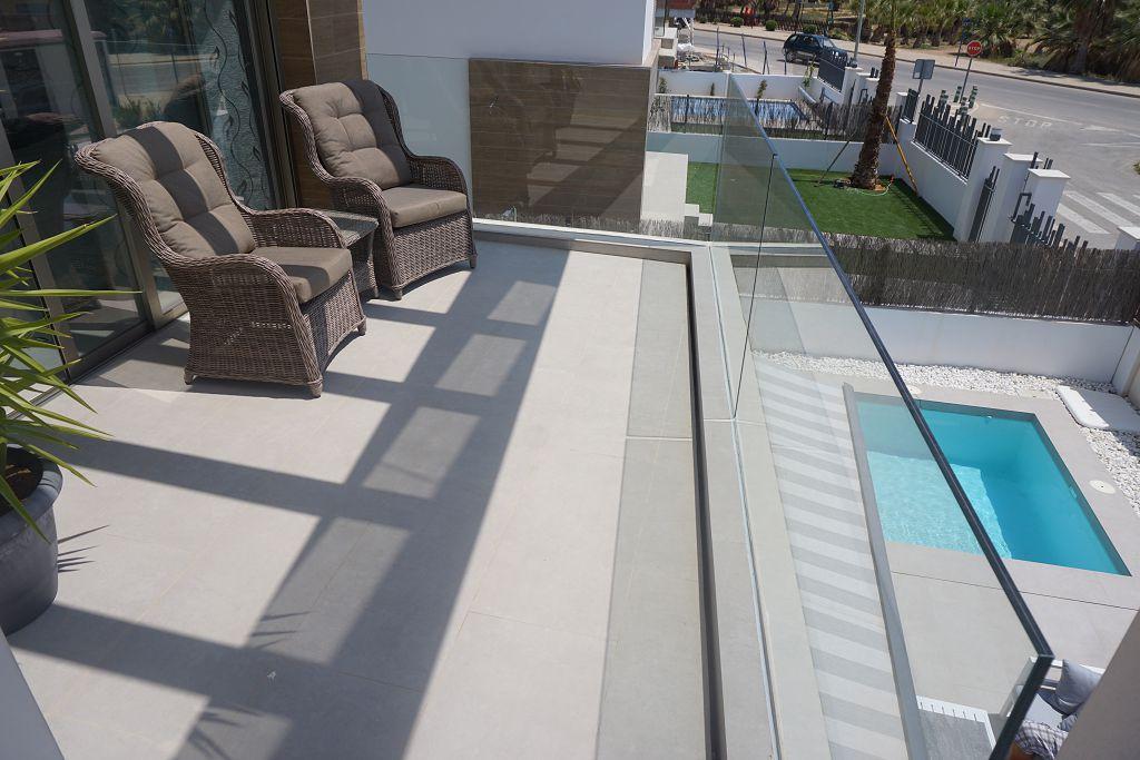 For sale - 3 Bedroom 3 Bathroom Villa in Villamartin - Costa Blanca  - Alicante
