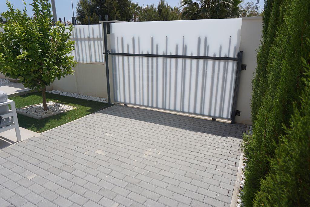 For sale - 3 Bedroom 3 Bathroom Villa in Villamartin - Costa Blanca  - Alicante