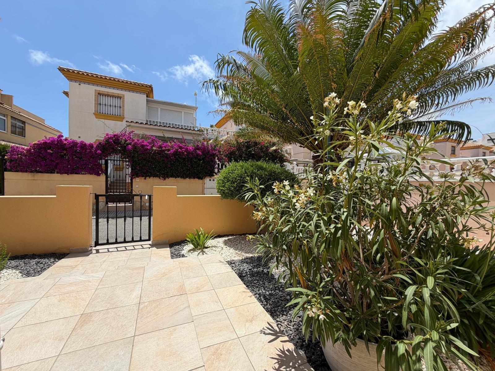 For sale - 2 Bedroom 2 Bathroom Town House in Orihuela Costa - Los Dolses  - Alicante
